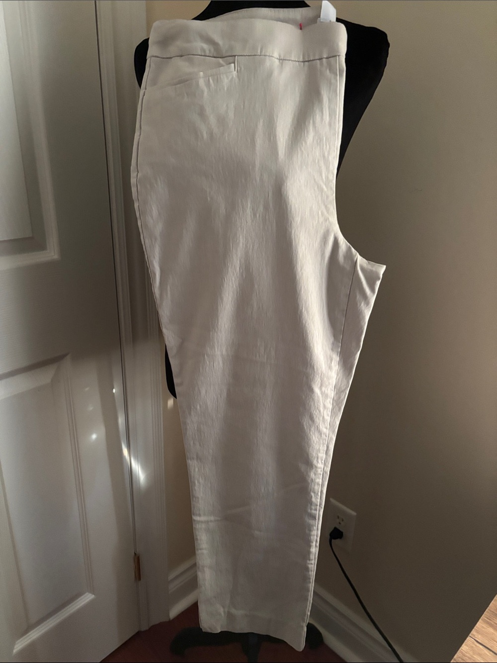 Chico's White Linen-Blend Capris